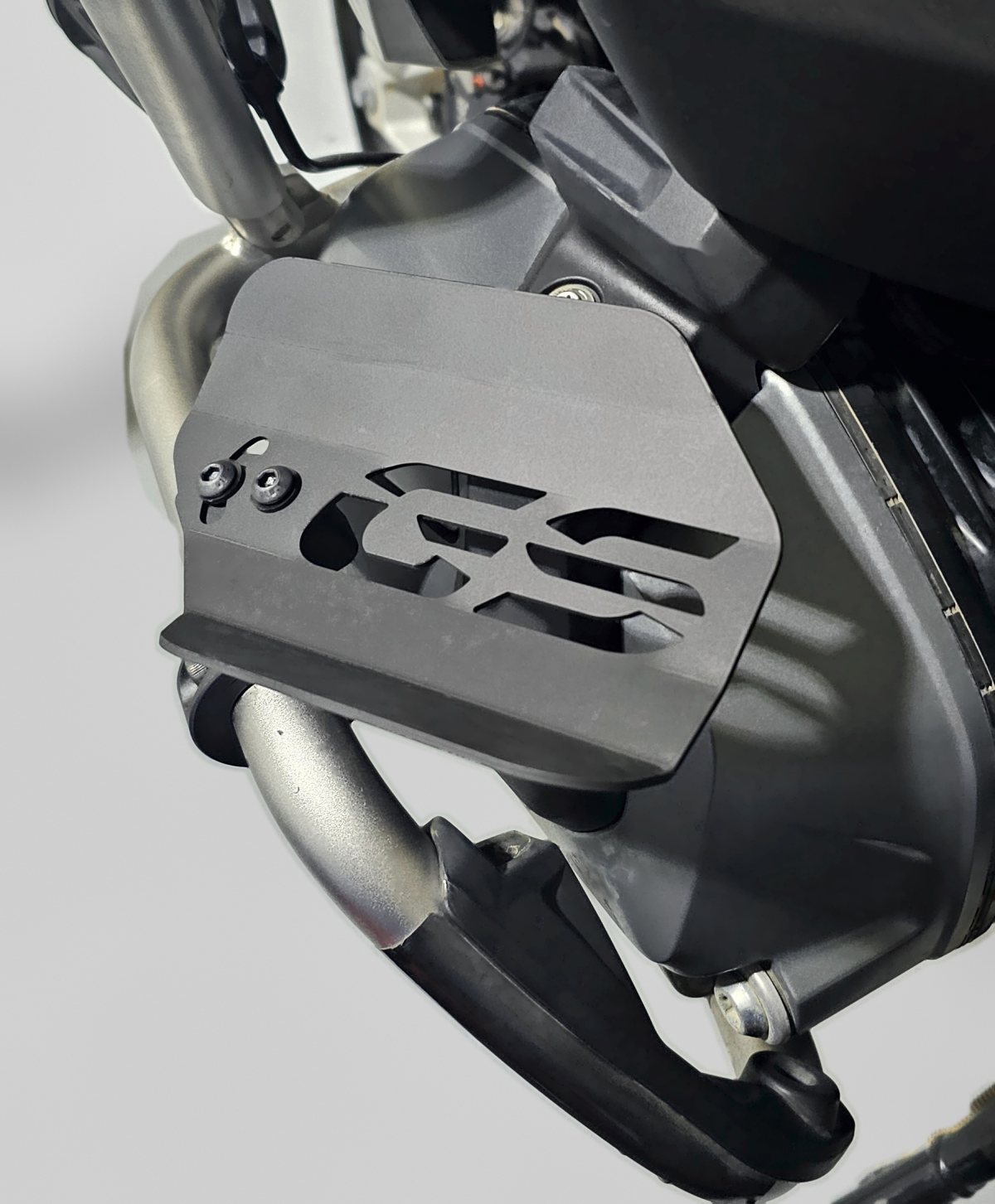 Calf Rest mounted on the crash bar above the cylinder head